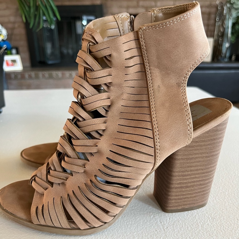 Size 7.5 women’s booties good condition!
